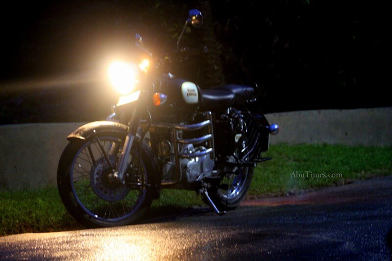 classic-35-royal-enfield-monsoon-click