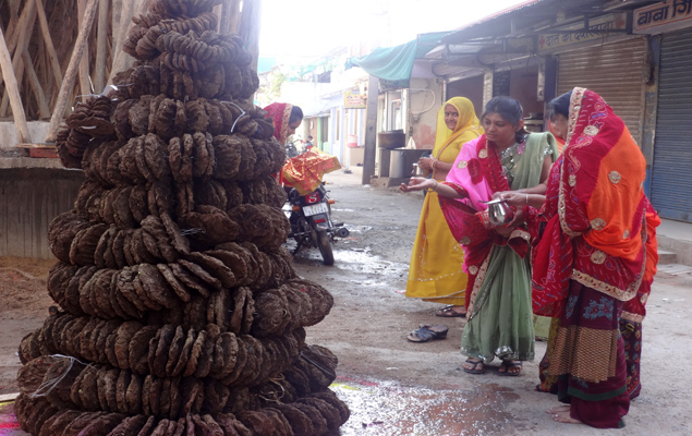 holi-pooja-abu-road