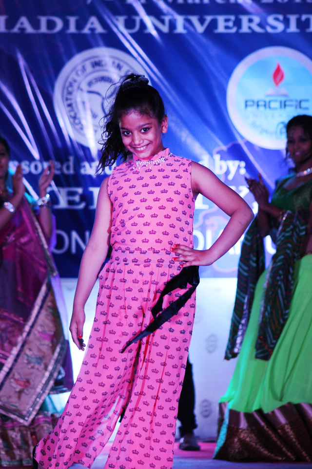 ramp-walk-shloka-sau-fest-4