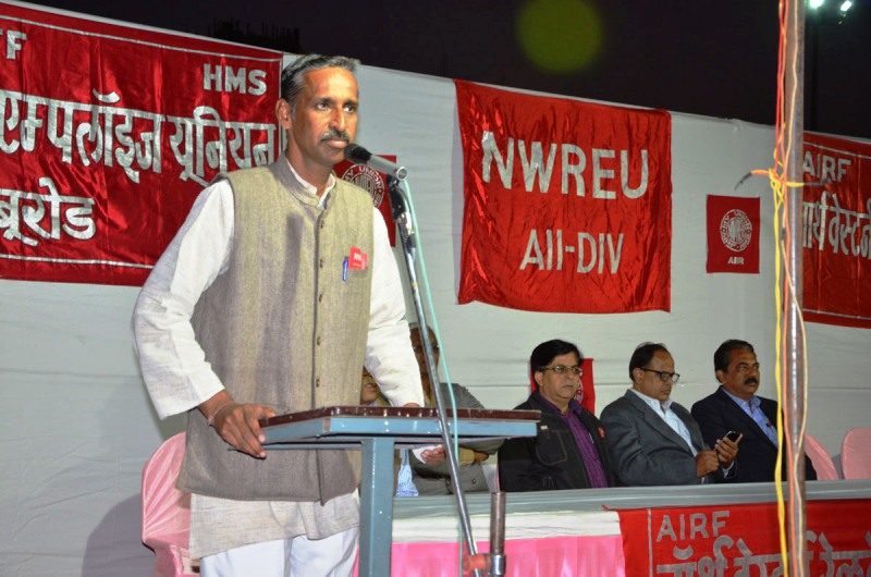 सरकार ने रेलवे कर्मचारीयो के साथ किया विश्वासघात, रेल कर्मचारी देगें इसका ज्वाब