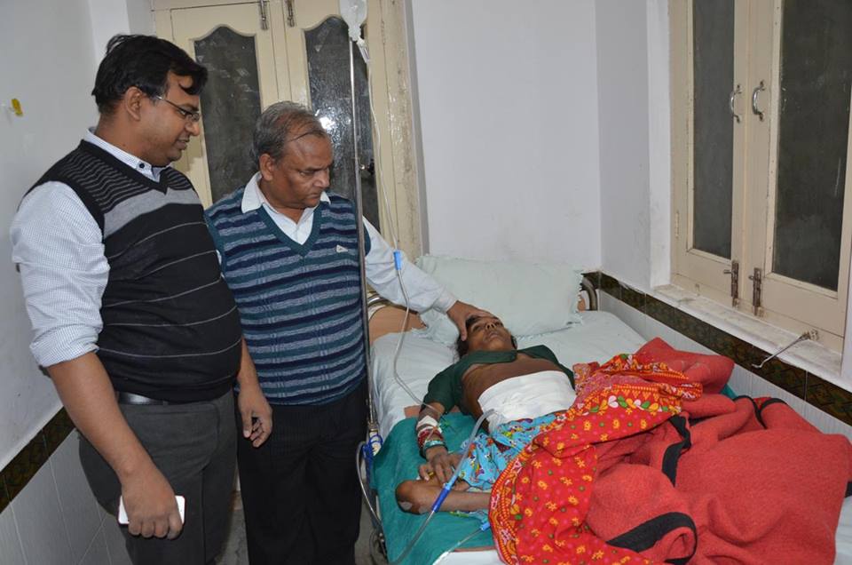 गरीब विकलांग महिला के लिये भगवान का रूप बने चिकित्सक एम.पी.बंसल, आबूरोड