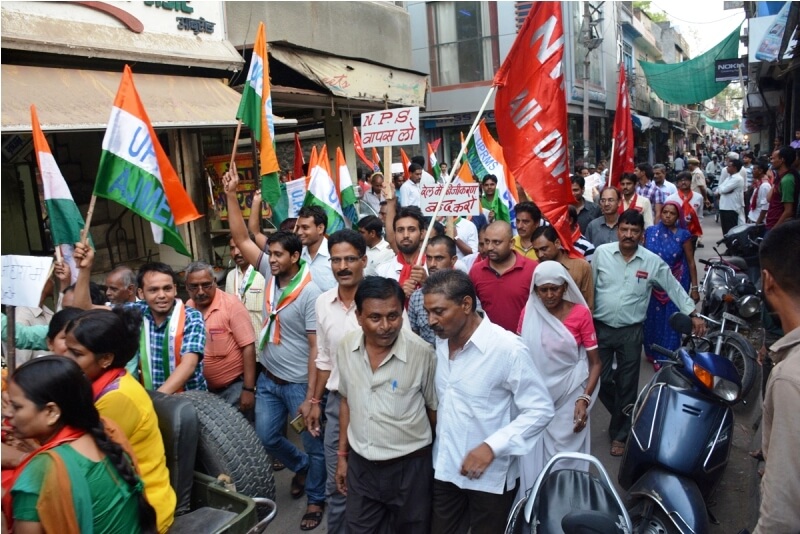 विरोध रेली निकाल मांगा शहरवासीयो का समर्थन, रेल कर्मचारीयो का कैन्द्र सरकार के खिलाफ प्रदर्शन: आबुरोड