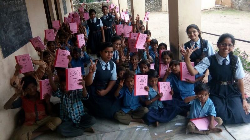 इन्ट्रेक्ट क्लब ऑफ सेंट जॉन्स स्कूल के छात्रों ने किया उत्तर पुस्तिकाओं का वितरण