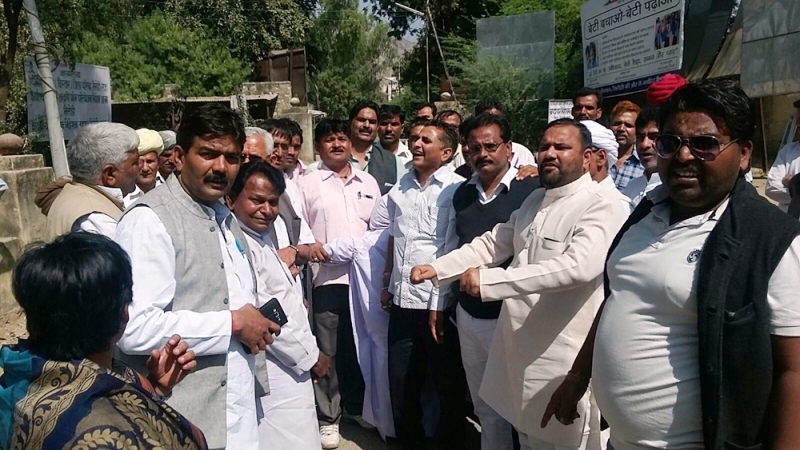 कांग्रेस ने की विधायक चौधरी के विरूद्व नारेबाजी